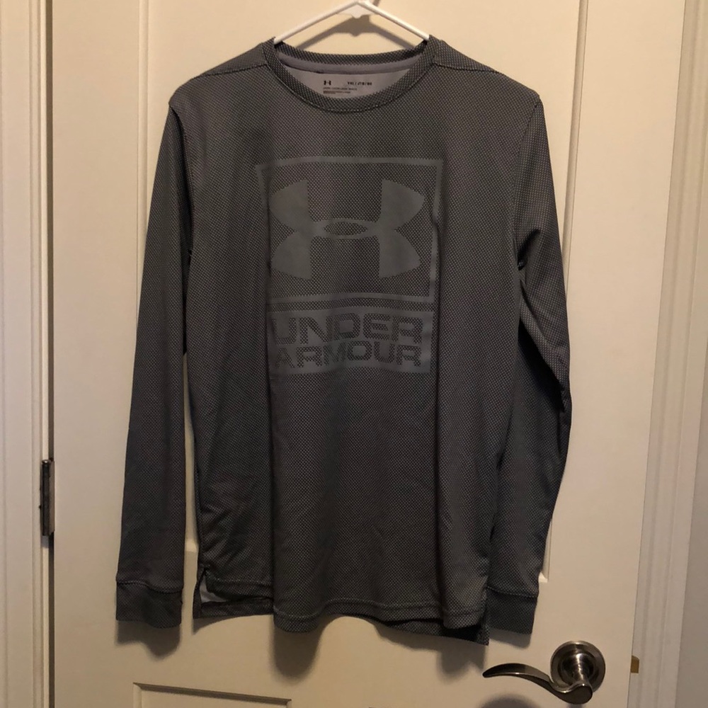 Grey under amour long sleeve shirt